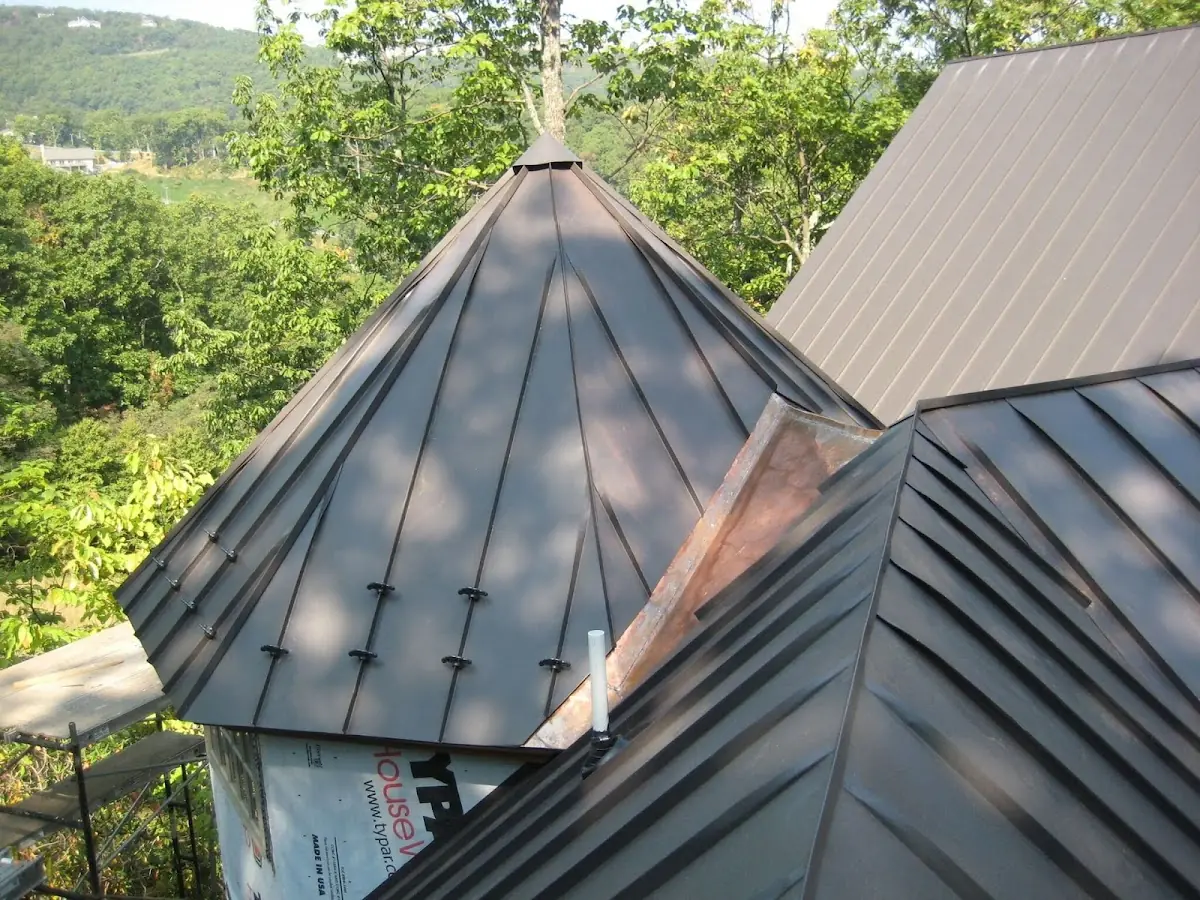 Professional Roof Tarp Installation by Craftsman Roofing in Cymbria